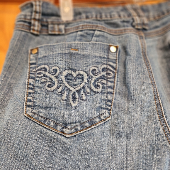 Izzi Embroidered Heart Jeans, Size 11 - Picture 2 of 10